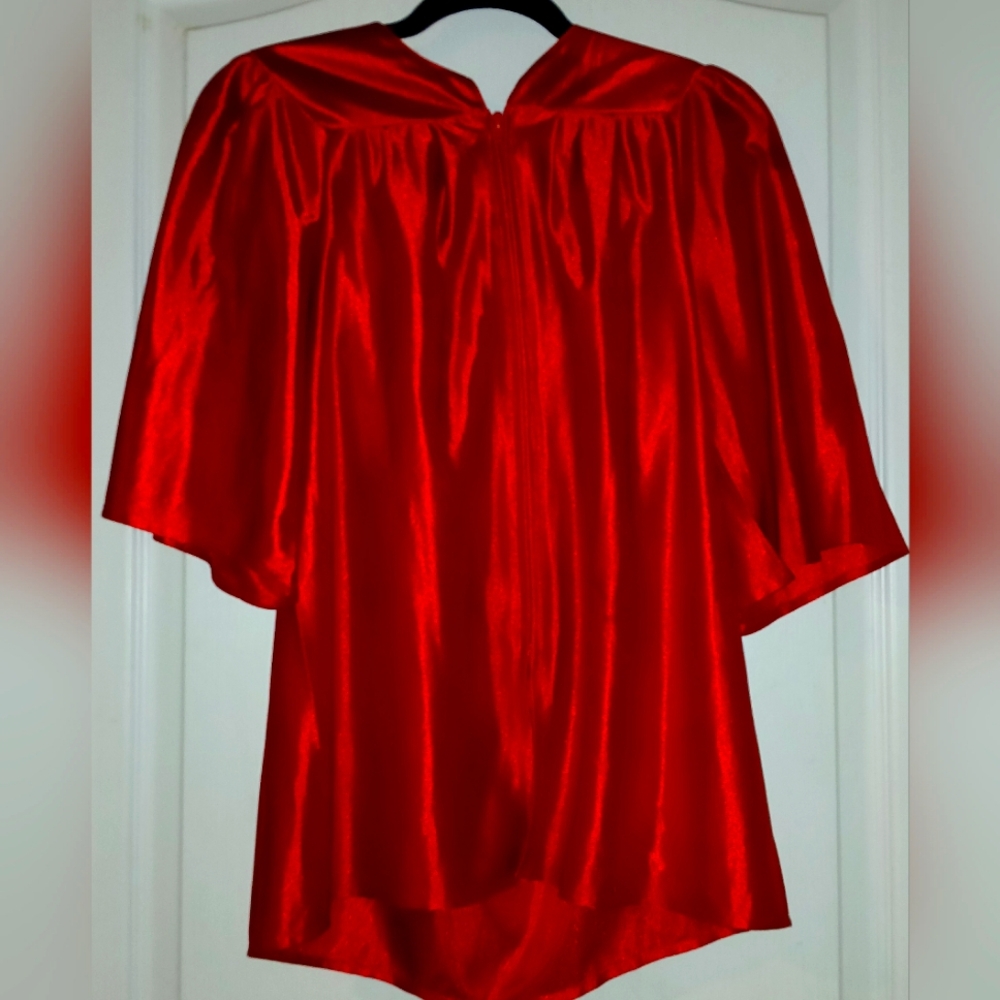 NWOT-🏫 Kindergarten/ PreK Graduation Gown and Hat Small Unisex✨️